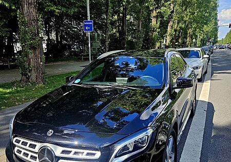 Mercedes-Benz GLA 220 d DCT -
