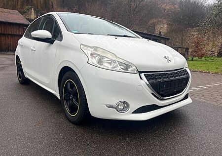 Peugeot 208 Active / Klima / PDC / 1.Hand / TÜV 06-2027