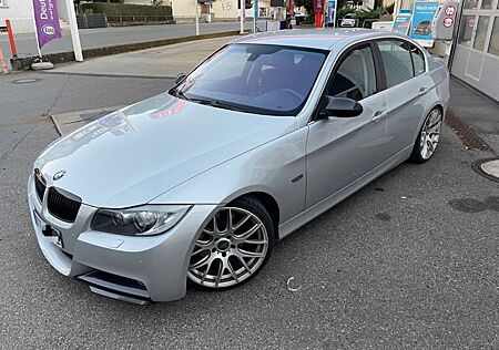 BMW 330i - M - Paket