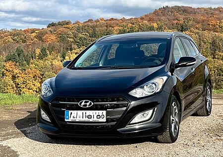 Hyundai i30 blue 1.6 CRDi 81kW Style
