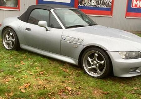 BMW Z3 Roadster 1.8 Leder in Rot Cabrio Verdeck Neu