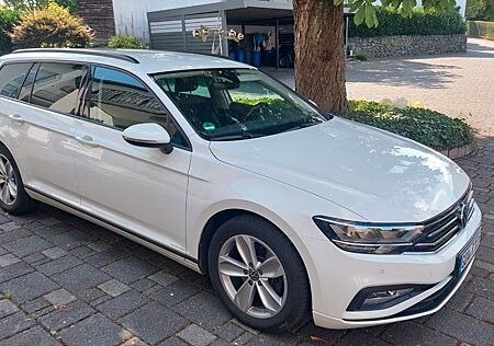VW Passat Variant Volkswagen 2.0 TDI SCR DSG Variant -