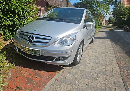 Mercedes-Benz B 200 -
