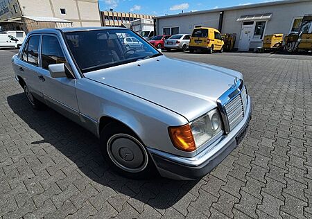 Mercedes-Benz 200 D