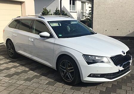 Skoda Superb 1.6 TDI DSG Style Combi Style
