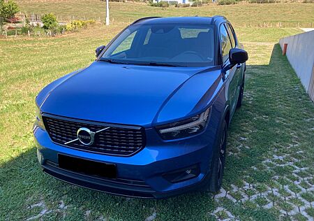 Volvo XC 40 XC40 R-Design / LED / AHK / 8-Fach bereift