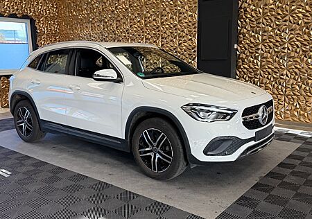 Mercedes-Benz GLA 200 /Ambiete/Widescreen/Spurhalte/LED/1.Hand