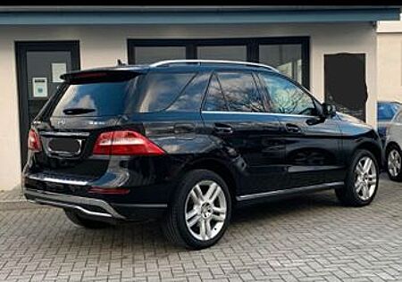 Mercedes-Benz ML 350 CDI BlueTEC*LED*20Zoll*Navi