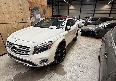 Mercedes-Benz GLA 250 DCT -