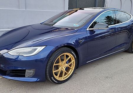 Tesla Model S 75 - free supercharging