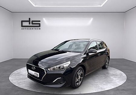 Hyundai i30 1.6 CRDI Kombi*Kamera*Navi*AHK *SHZ