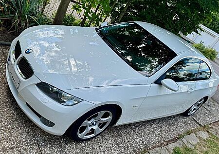 BMW 325d Coupé 1. Hand !! Insp. NEU