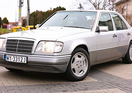 Mercedes-Benz E 300 D OM606 24V Leder, klima