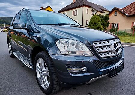 Mercedes-Benz ML 300 CDI 4MATIC BlueEFF. Grand Edition Gra...