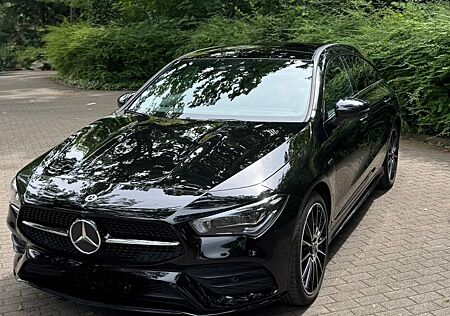 Mercedes-Benz CLA 250 Shooting Brake CLA 250 e Shooting Brake AMG Line - Schwarz