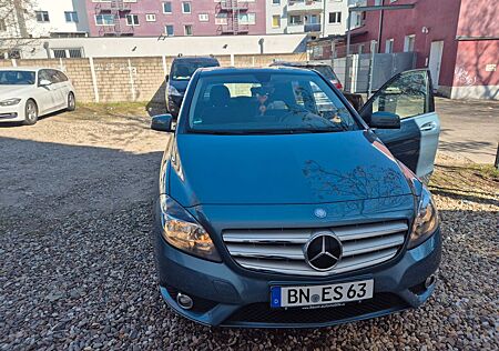 Mercedes-Benz B 180 -