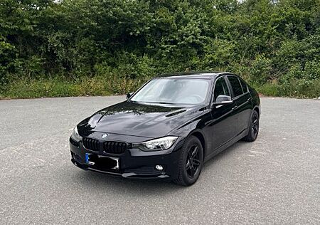 BMW 316i - (F30)