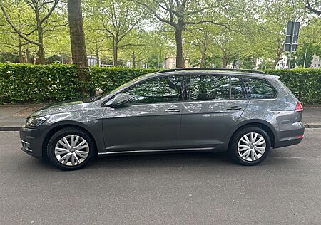 VW Golf Volkswagen / DSG Navi / SHZ / Checkheft / Massage