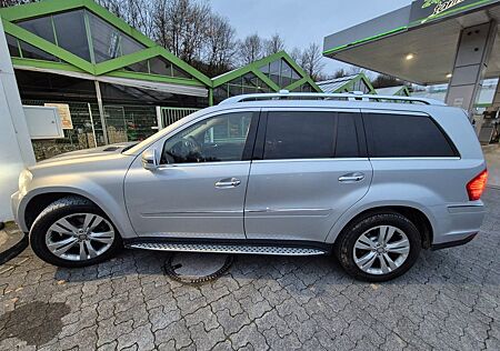 Mercedes-Benz GL 500 4MATIC, 1 Hand, Scheckheft, AHK 3,5t.