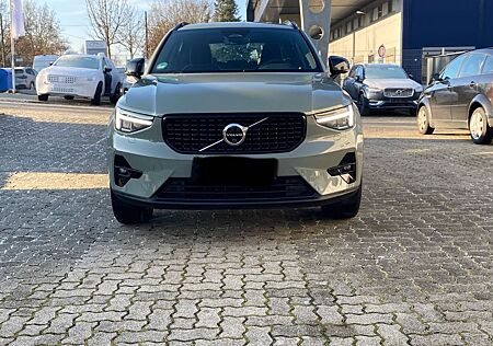 Volvo XC 40 XC40 B3 Benzin Plus Dark Panorama / 360°