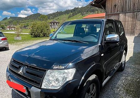Mitsubishi Pajero 3,2 DI-D Intense Automatik Intense