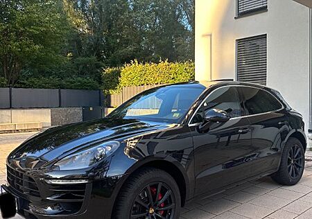 Porsche Macan Turbo / Scheckheft Zentrum