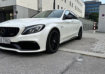 Mercedes-Benz C 63 AMG C63 AMG Limo Perf. Abgas LED Scheinwerfer