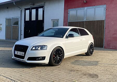 Audi A3 1.8 TFSI Ambition SHZ, Xenon,Alcantara, PDC,