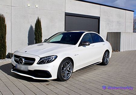 Mercedes-Benz C 63 AMG Panorama/360/Carbon/memory/Designo/ fast voll