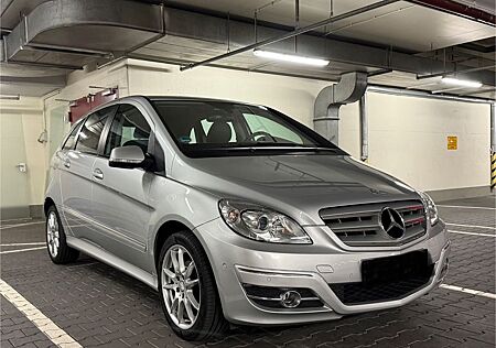 Mercedes-Benz B 160 Automatik~1Hand~Wenig ~KM~NAVI~Pdc