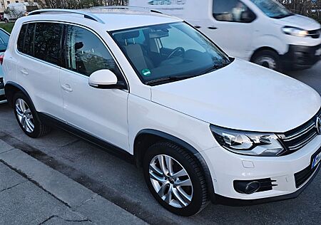 VW Tiguan Volkswagen 2.0 TSI 155kW DSG 4MOTION Sport & Sty...