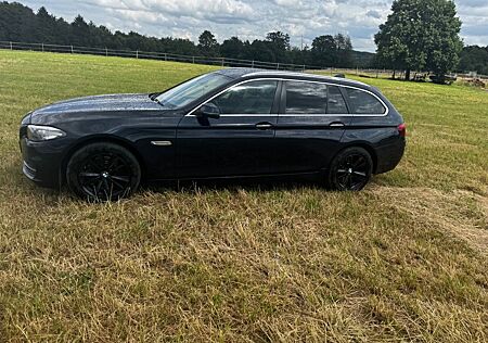 BMW 530d xDrive Touring A Luxury Line Luxury Line