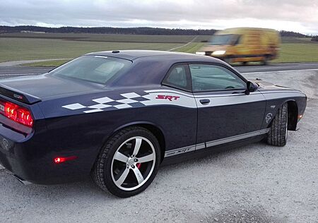 Dodge Challenger SRT 6,4 V8