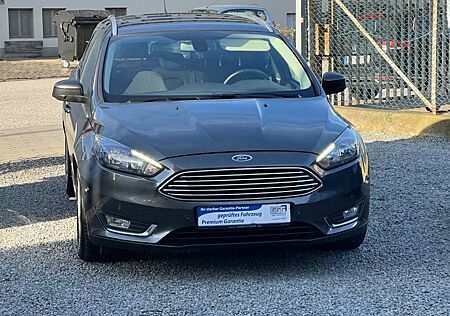 Ford Focus Turnier Titanium Navi Rückkamera TÜV Neu