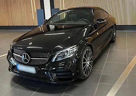 Mercedes-Benz C 300 Coupé AMG+PANO+NIGHT+STHZ+MULTIBEAM