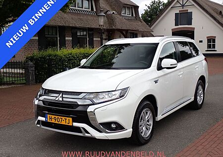 Mitsubishi Outlander 2.4 PHEV Pure CARPLAY // CAMERA // TRE