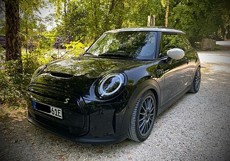 Mini Cooper SE Yours Trim Black
