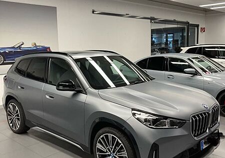 BMW X1 xDrive30e - Pano/Massage/AHK/Werksg./SHZ/360*