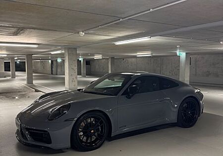 Porsche 992 Carrera 4 GTS Coupé GTS mit APPROVED