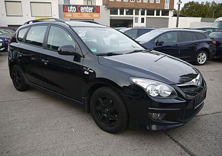 Hyundai i30 CW blue 1.6/Navi/Kamera/1. Hand