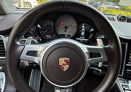 Porsche Panamera GTS*chrono*standheizung*softclose etc.