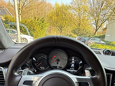Porsche Panamera GTS*chrono*standheizung*softclose etc.