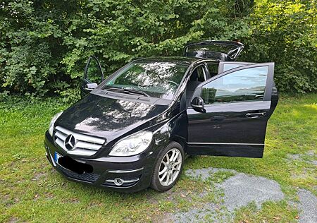 Mercedes-Benz B 200 - SHZ / Alu Allwetter / sehr gepflegt