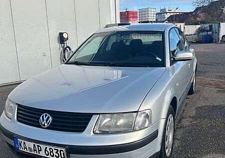 VW Passat Volkswagen 1.8 Basis