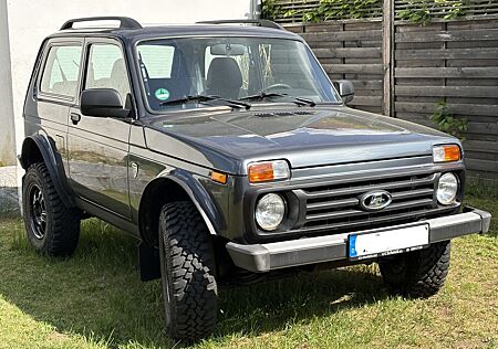 Lada Niva Bronto