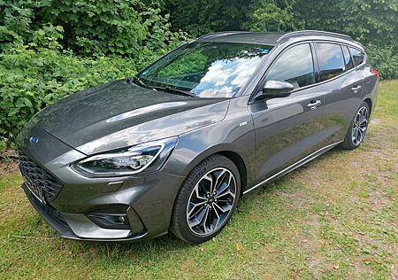 Ford Focus 1,5 TDCI ST-Line Turnier ACC Spurh AHK LED