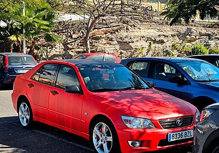 Lexus IS 200 Auto -120.000km!