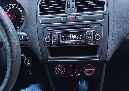 VW Polo Volkswagen 1.6 TDI 66kW - 6R TÜV bis 11/2026 wenig KM