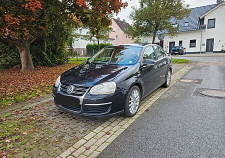 VW Jetta Volkswagen V 1.4 TSI Scheckheftgepflegt, Leder etc.