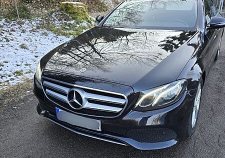 Mercedes-Benz E 220 d T Autom. -